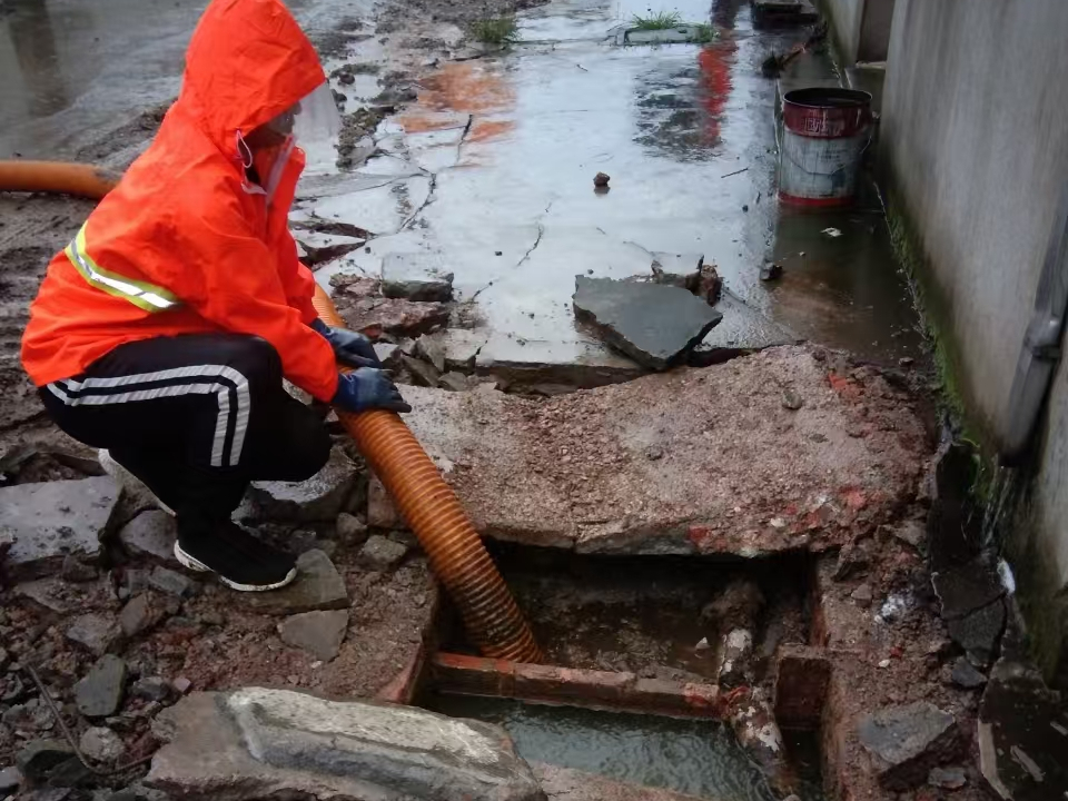 敖汉专业清理污水池 炜誉市政以规范流程守护城市 “肠道”