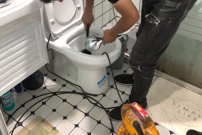 敖汉马桶堵塞自己疏通还是找师傅？专业上门服务让你省时更省心