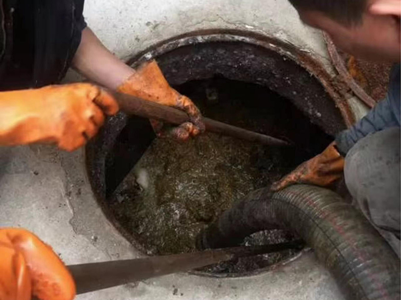 敖汉清理化粪池时如何避免沼气的危害？